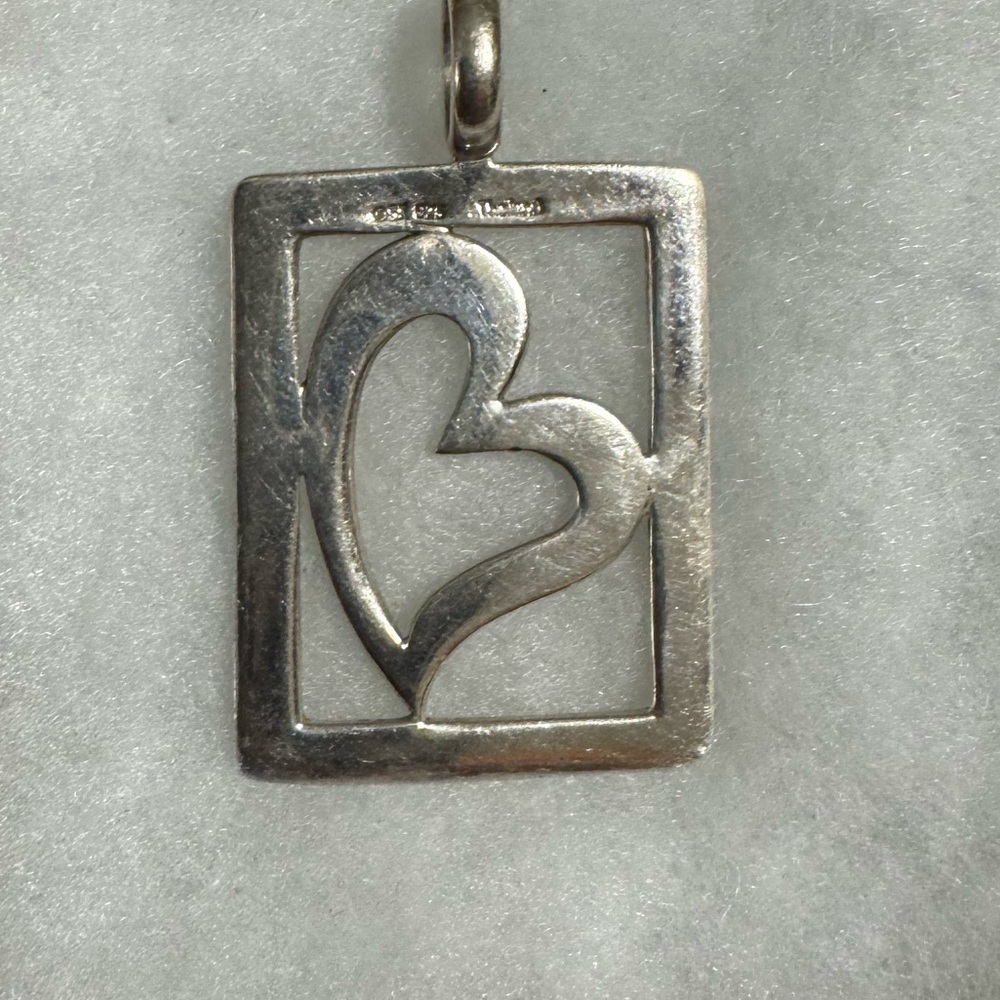 Chic Sterling Silver Heart Frame Necklace - Picture 2 of 4